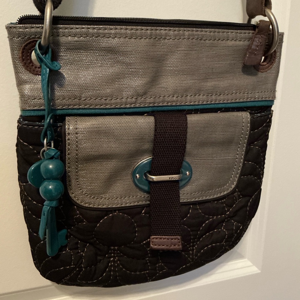 Fossil Crossbody Bag. Black with gray and turquoise trim. Adjustable strap